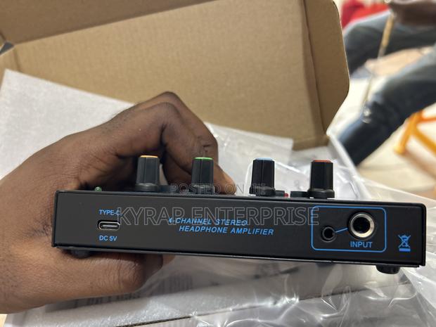 4 Channel HEADPHONES Splitter · Photo 3