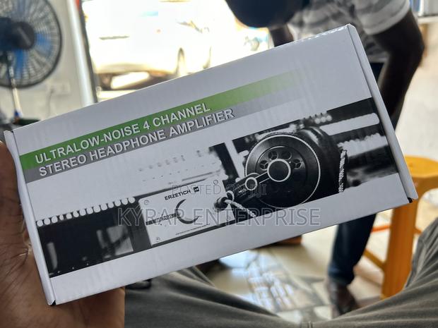4 Channel HEADPHONES Splitter · Photo 1