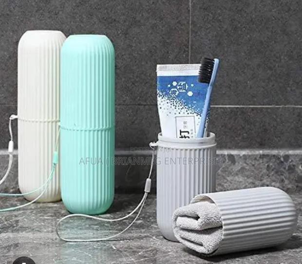 Portable Toothbrush Holder · Photo 1