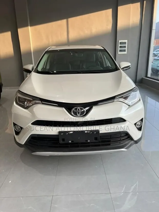 Toyota RAV4 2018 White · Photo 1