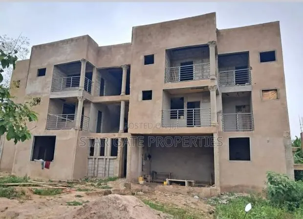 37 Bedrooms Hotel / Guest House for Sale at Techiman · Photo 1