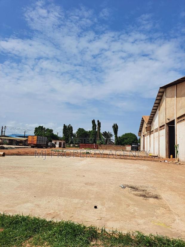 700 SQM Warehouse at Tema · Photo 3