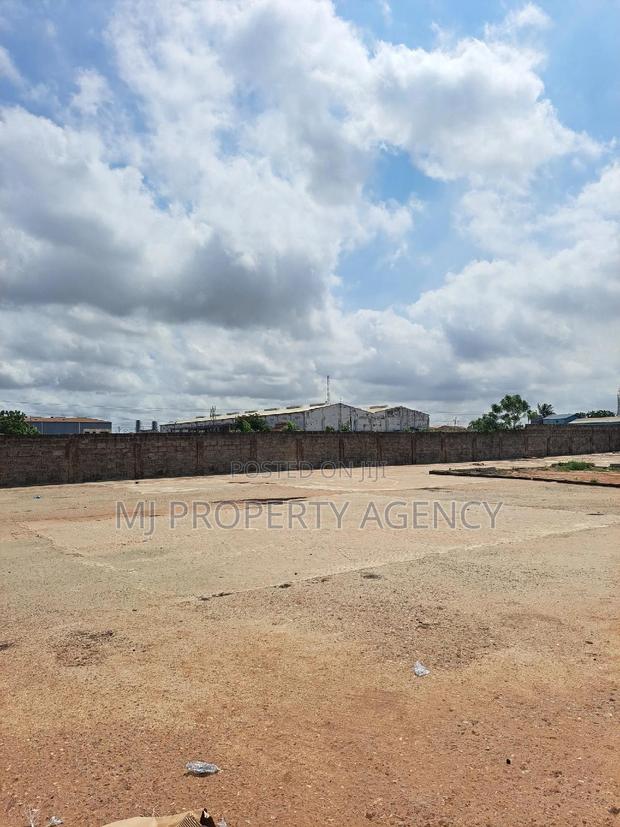 700 SQM Warehouse at Tema · Photo 4