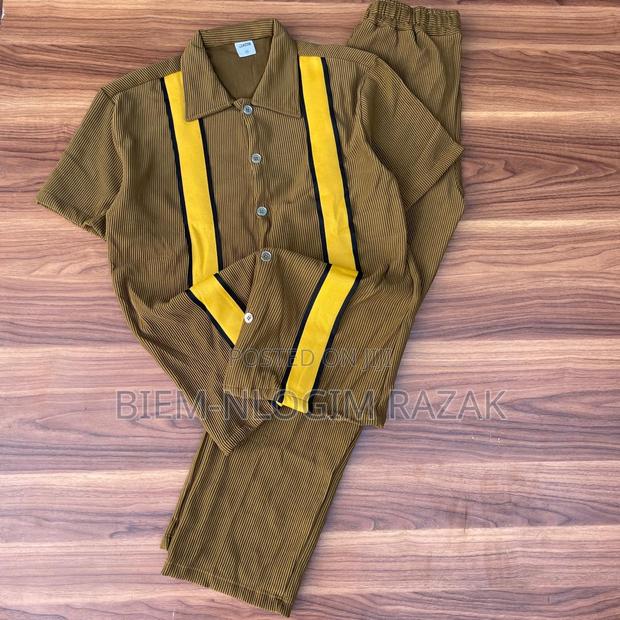 High Quality Top N Down Available in Stock · Photo 2