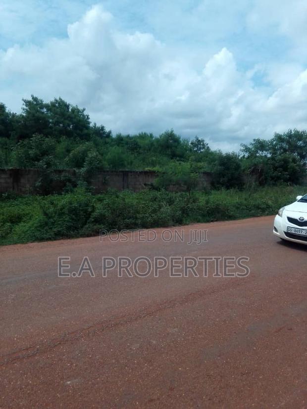 Land for Sale at Lakeside · Photo 3