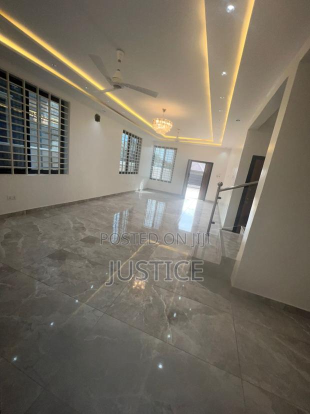 4bdrm Duplex in Ablekuma Odumase for sale · Photo 4