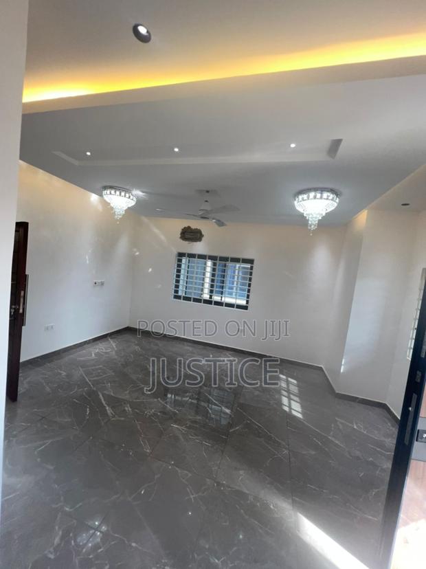4bdrm Duplex in Ablekuma Odumase for sale · Photo 8