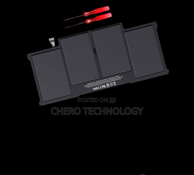 Macbook Air (A1466) Battery · Photo 1