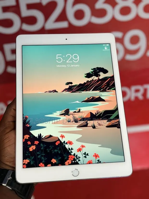 Apple iPad 9.7 64 GB Silver · Photo 1