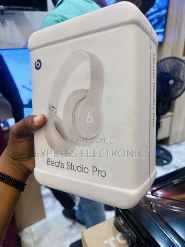 Unique Design Beats Studio Pro White Headset · Photo 1