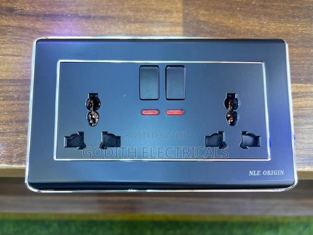 13A Double Socket Black on Black · Photo 1