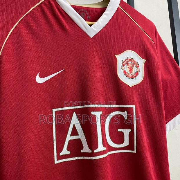 2006/07 Manchester United Retro Home Jersey · Photo 2