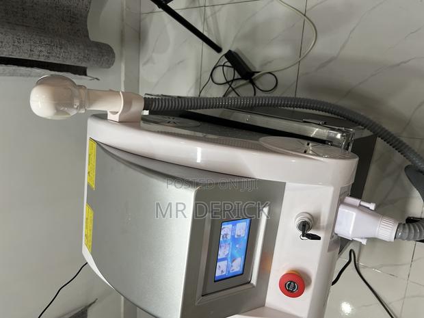 Q- Switch Laser Tattoo Removal Machine · Photo 1