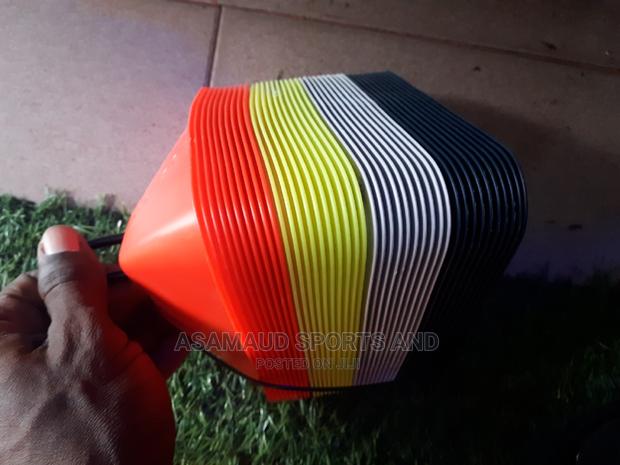 Original Set Of Kipsta Cones At Cool Price · Photo 2