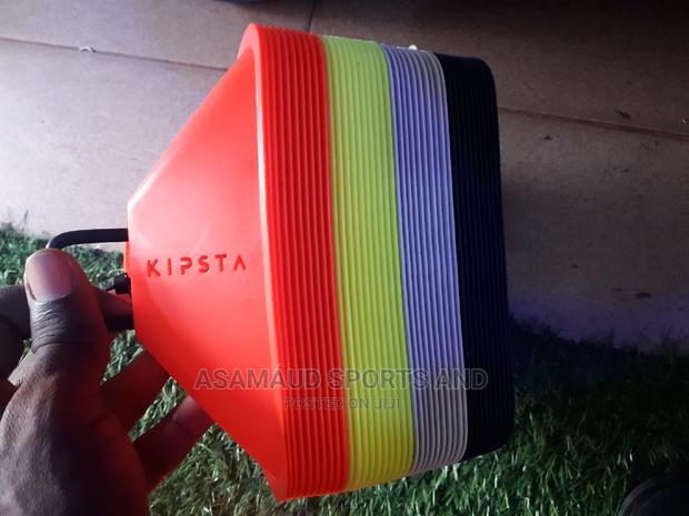 Original Set Of Kipsta Cones At Cool Price · Photo 4