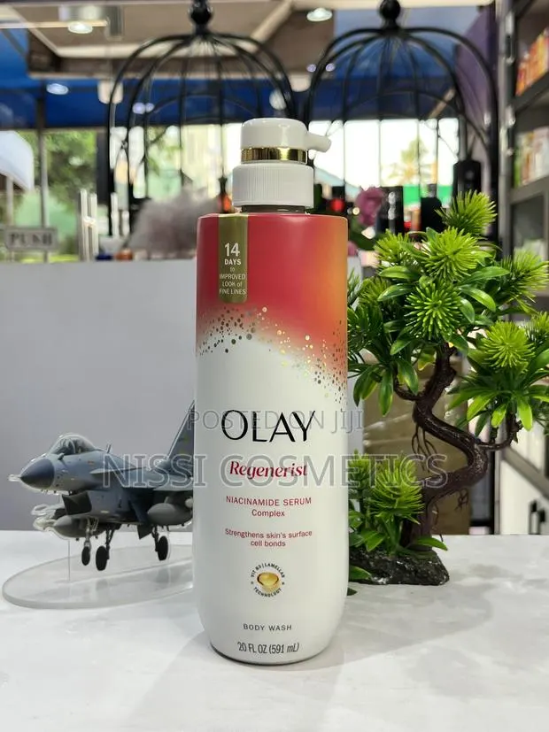 The Olay Regenerist Niacinamide Body Wash · Photo 1