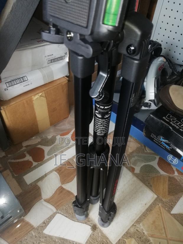 BT 150 Tripod Stand · Photo 2