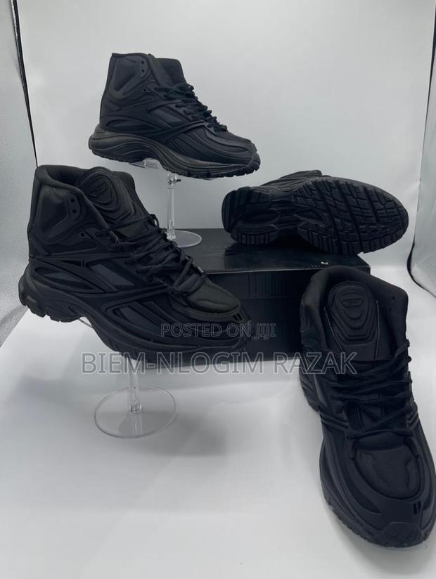 High Quality Branded Reebok Sneakers Available in Stock · Photo 3