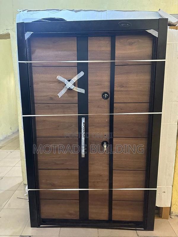 One Half Heavy-duty Door · Photo 1