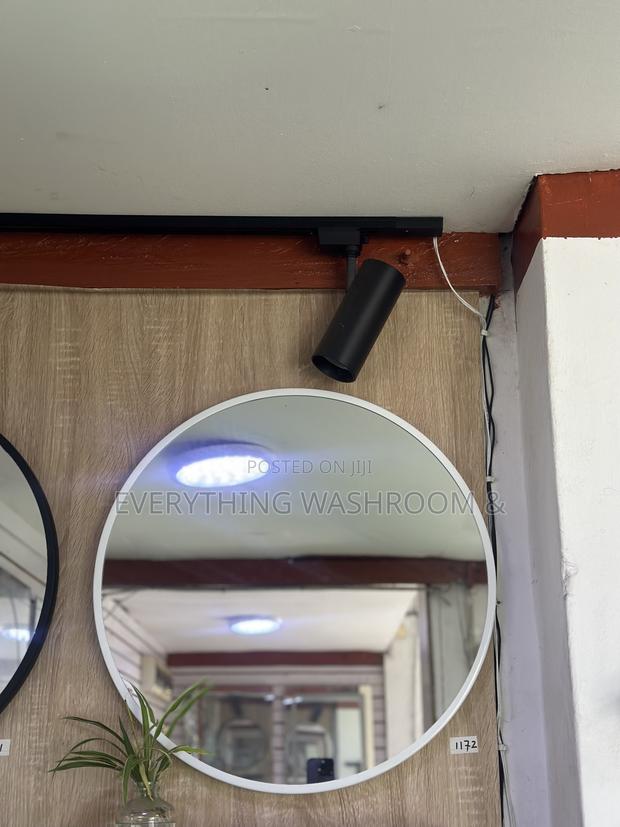 Round Mirror Shelf_black White Mirrors With Shelf · Photo 1