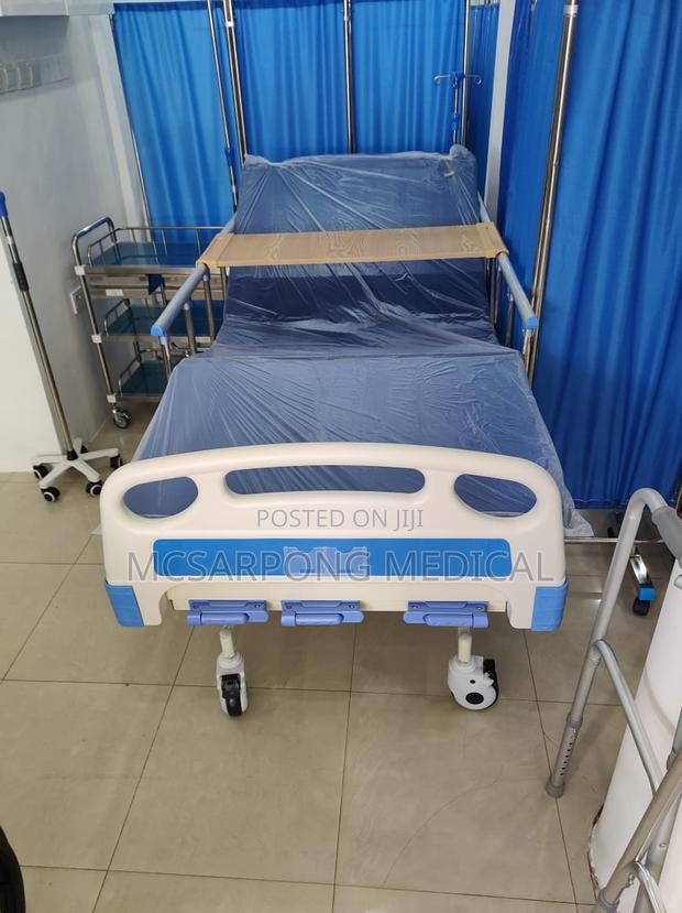 Adjustable Hospital Beds With Full Accessories · Photo 1