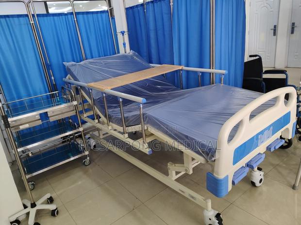 Adjustable Hospital Beds With Full Accessories · Photo 2