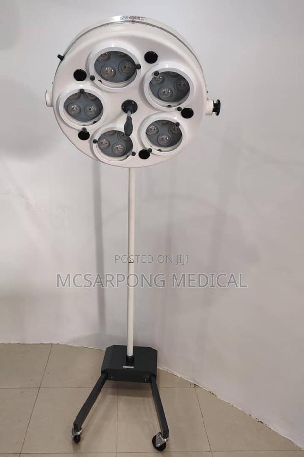 OLED-A05-3M LED Shadowless Operating Lamp (Theatre Light) · Photo 1