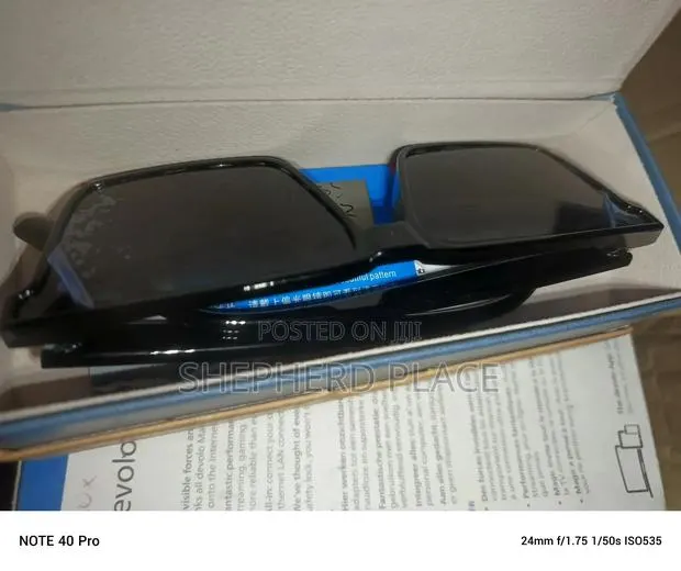 Two in One Box Uv Glasses in Nice Case · Photo 1