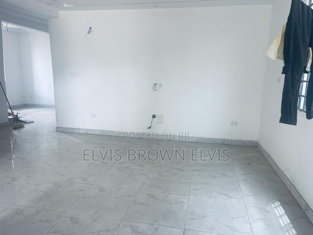 4bdrm Duplex in Botwe School for sale · Photo 5