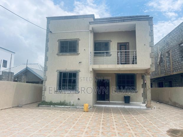 4bdrm Duplex in Botwe School for sale · Photo 2