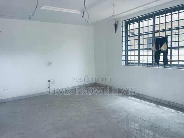 4bdrm Duplex in Botwe School for sale · Photo 6