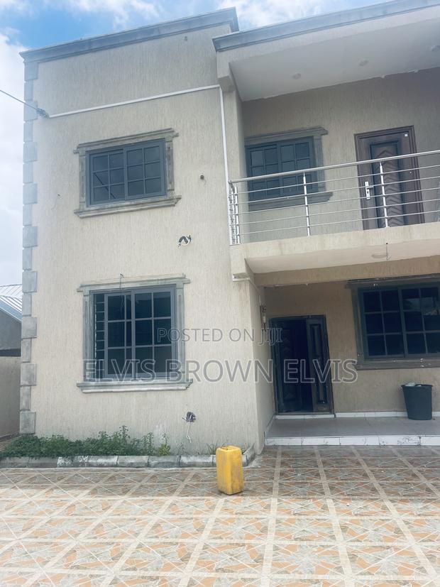 4bdrm Duplex in Botwe School for sale · Photo 3
