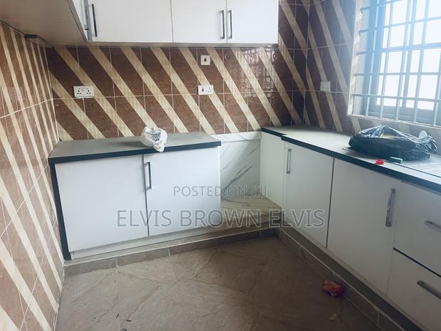 4bdrm Duplex in Botwe School for sale · Photo 4