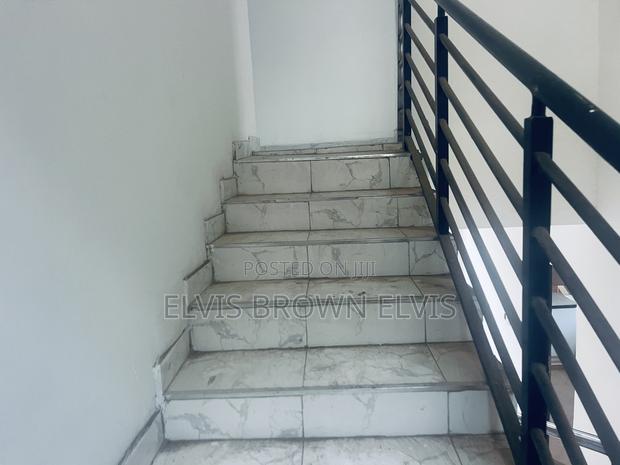 4bdrm Duplex in Botwe School for sale · Photo 8