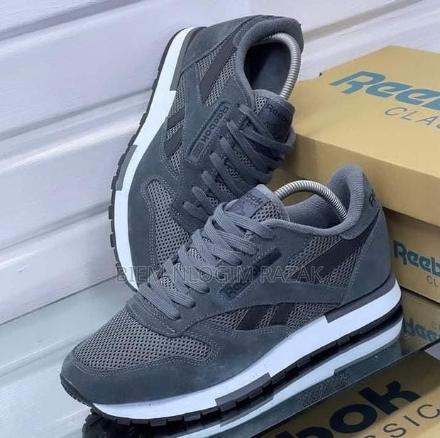 High Quality Reebok N Nike Air Sneakers Available In Stock · Photo 1