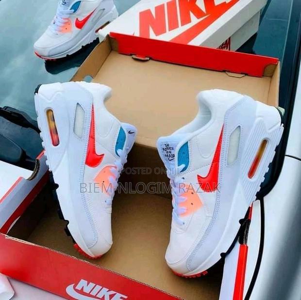 High Quality Reebok N Nike Air Sneakers Available In Stock · Photo 3