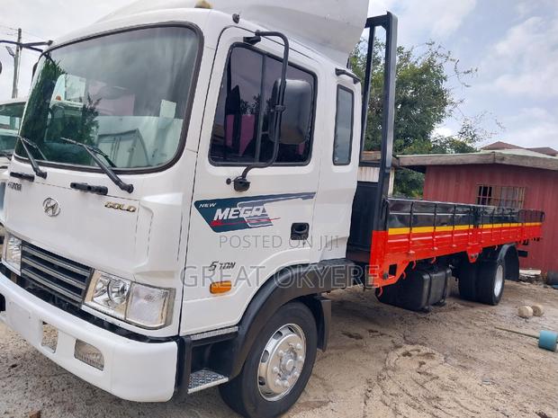 Hyundai 5ton · Photo 2