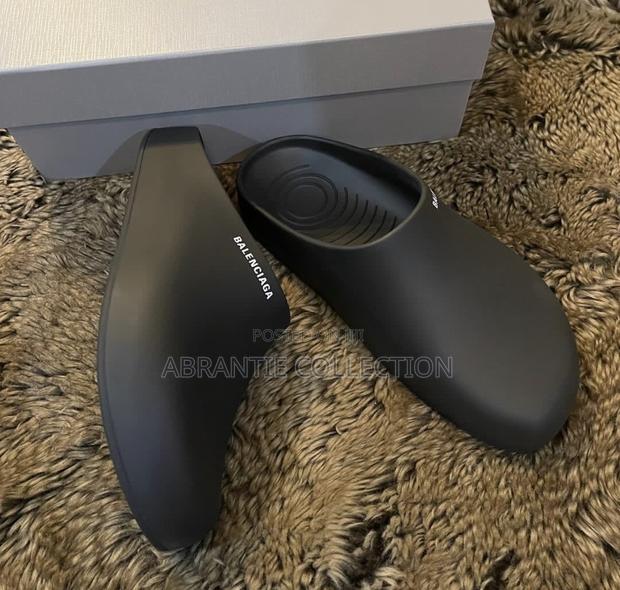 Balanciaga Rubber Slides · Photo 2