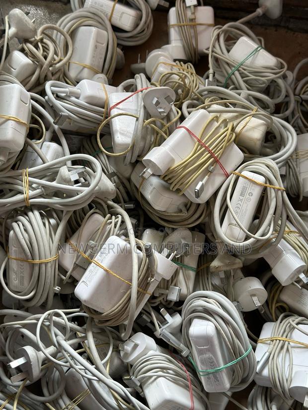 Macbook Laptop Chargers Home Used ORIGINAL · Photo 2