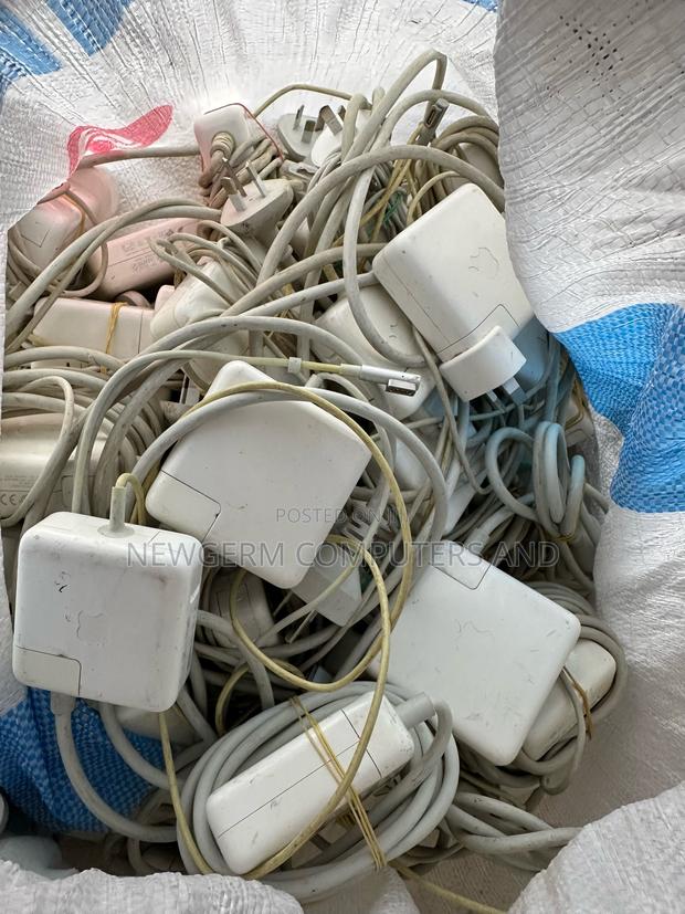 Macbook Laptop Chargers Home Used ORIGINAL · Photo 3