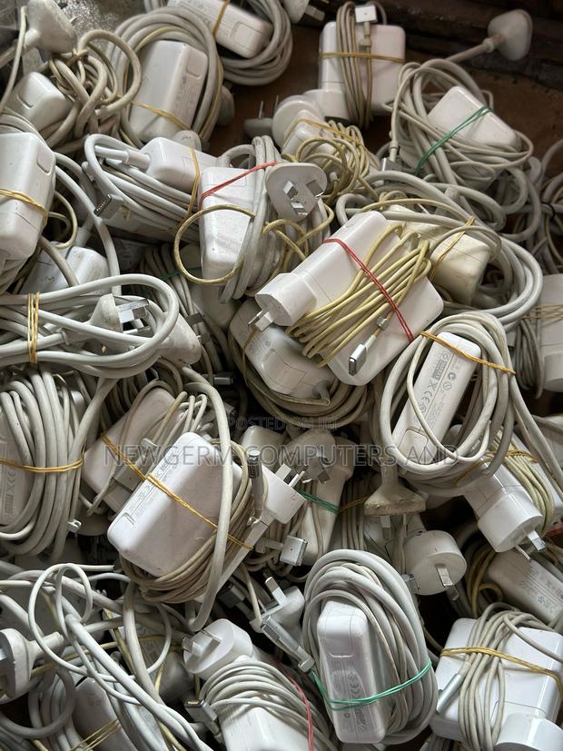 Macbook Laptop Chargers Home Used ORIGINAL · Photo 5
