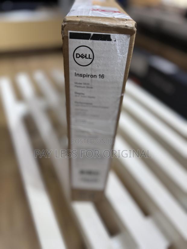 New Laptop Dell Inspiron 16 5620 8GB AMD Ryzen 5 SSD 512GB · Photo 2