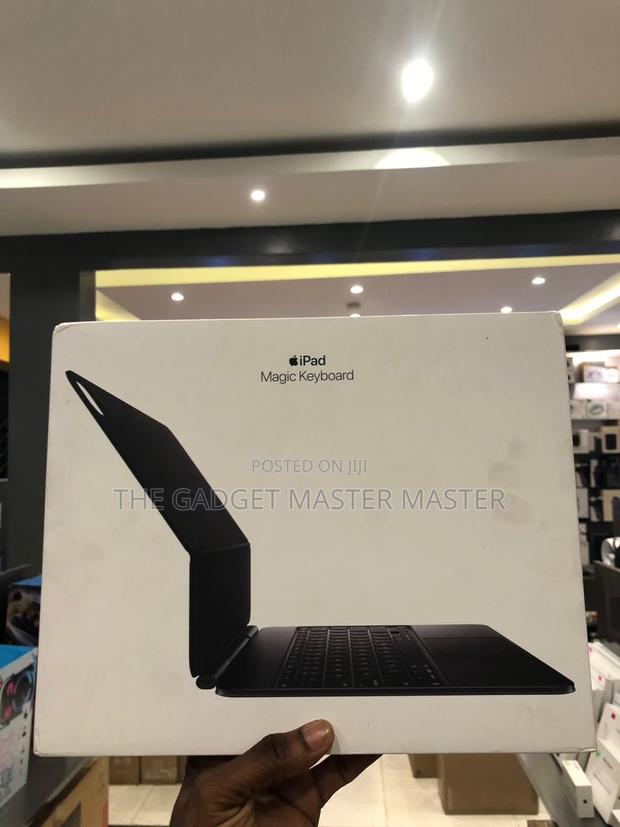Apple iPad Pro Magic Keyboard 13 Inch · Photo 1