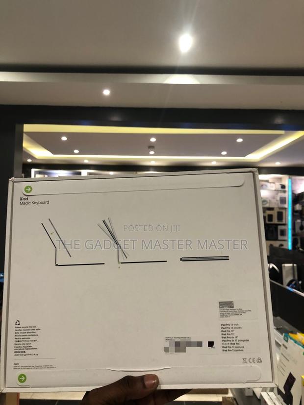 Apple iPad Pro Magic Keyboard 13 Inch · Photo 3