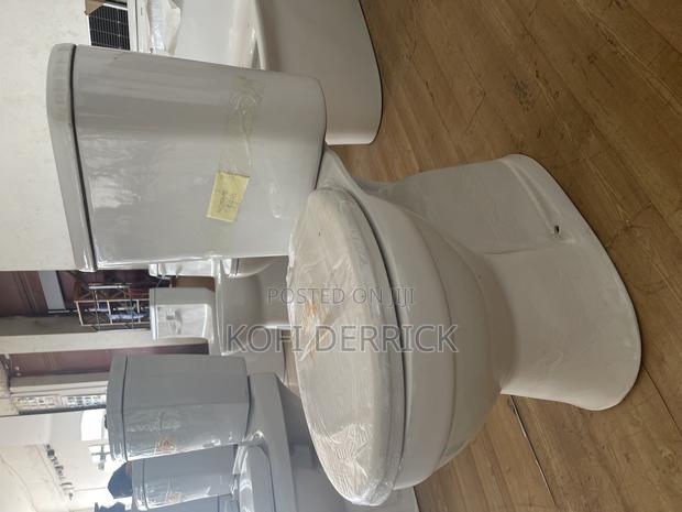 WC - Water Closet Seat · Photo 2