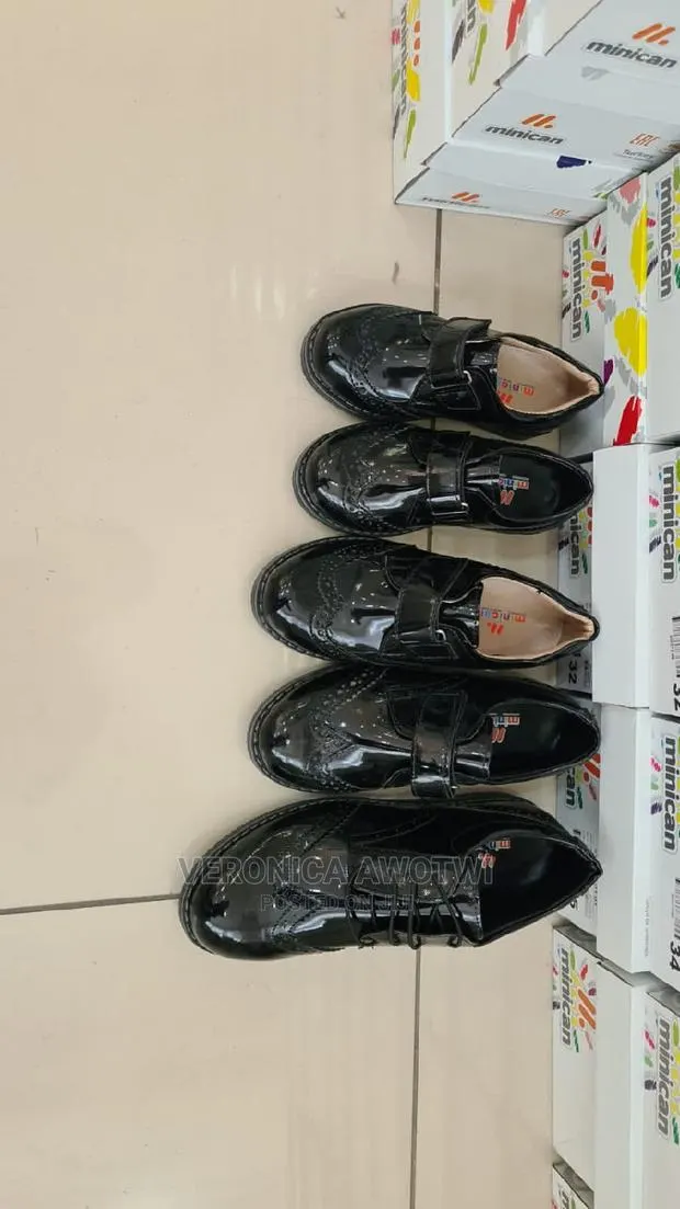Black Shoe · Photo 1