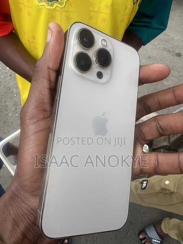 Apple iPhone 13 Pro 256 GB Gold · Photo 1