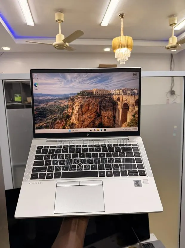 Laptop HP EliteBook 840 G7 16GB Intel Core i7 SSD 256GB · Photo 1