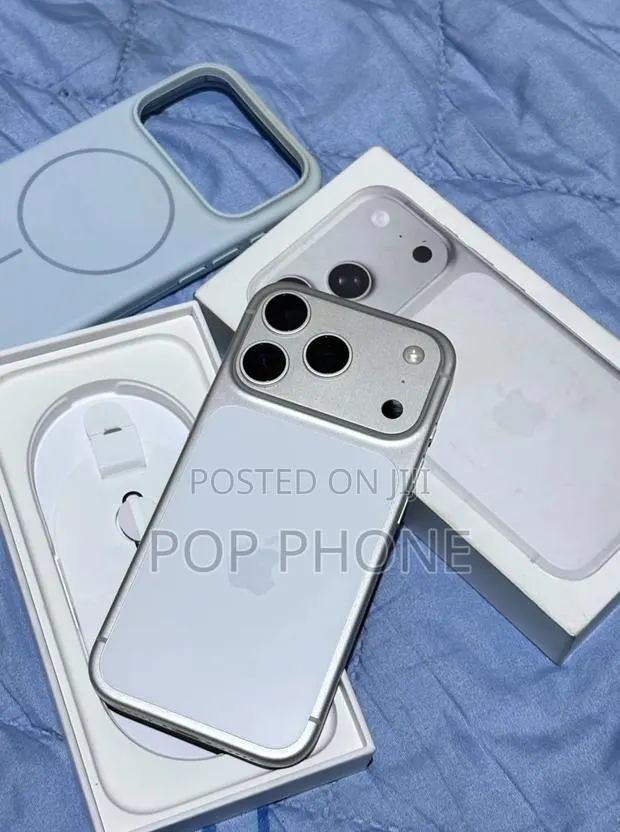 New Apple iPhone 17 Pro Max 256 GB Silver · Photo 1