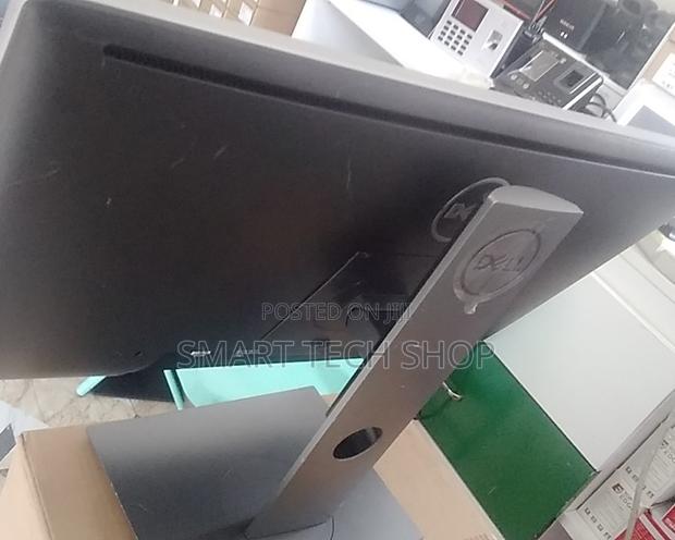 Dell Monitor 24 Inches. · Photo 2